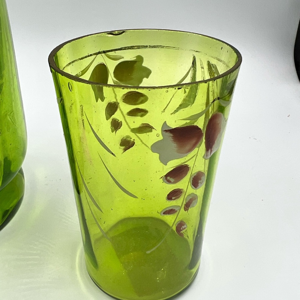 ANTIQUE EMERALD GREEN HAND-PAINTED BLOWN GLASS LEMONADE PITCHER & 4 GLASSES - Picture 2 of 8